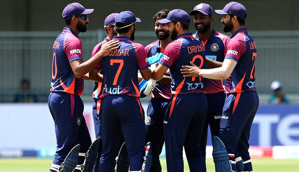 চামিন্দা ভাসকে দিল্লির ফাস্ট বোলিং কোচ করা হলো: ৩৫৫ টেস্ট উইকেট আর ১৮ আইপিএল উইকেটের মধ্যেকার ফাঁকটা যা বলে